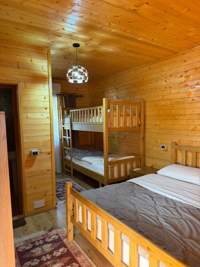 Vierpersoonskamer met Badkamer