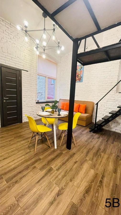 Смарт-студія дворівнева в стилі Loft в центрі міста - B&B Chernivtsi