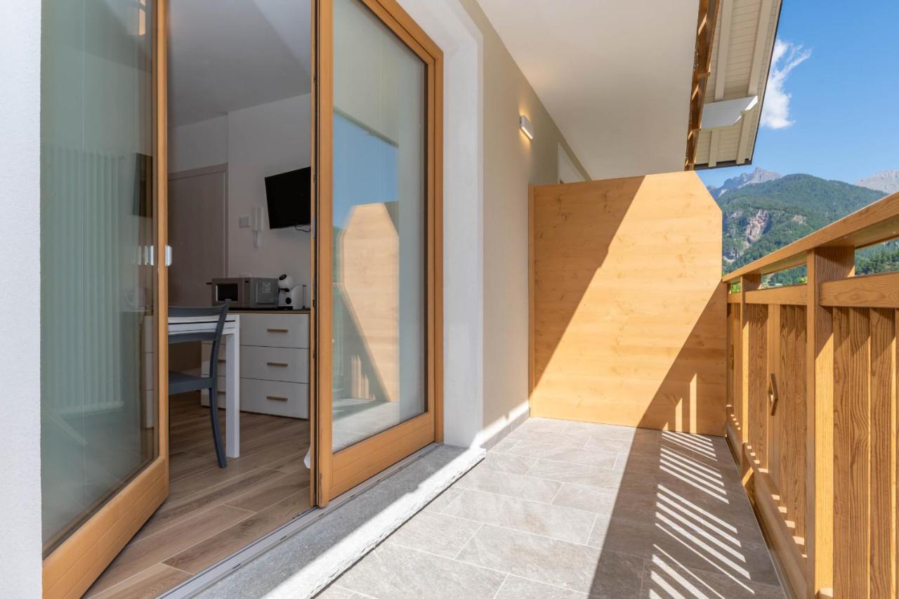 One-Bedroom Apartment with Balcony and Mountain View  