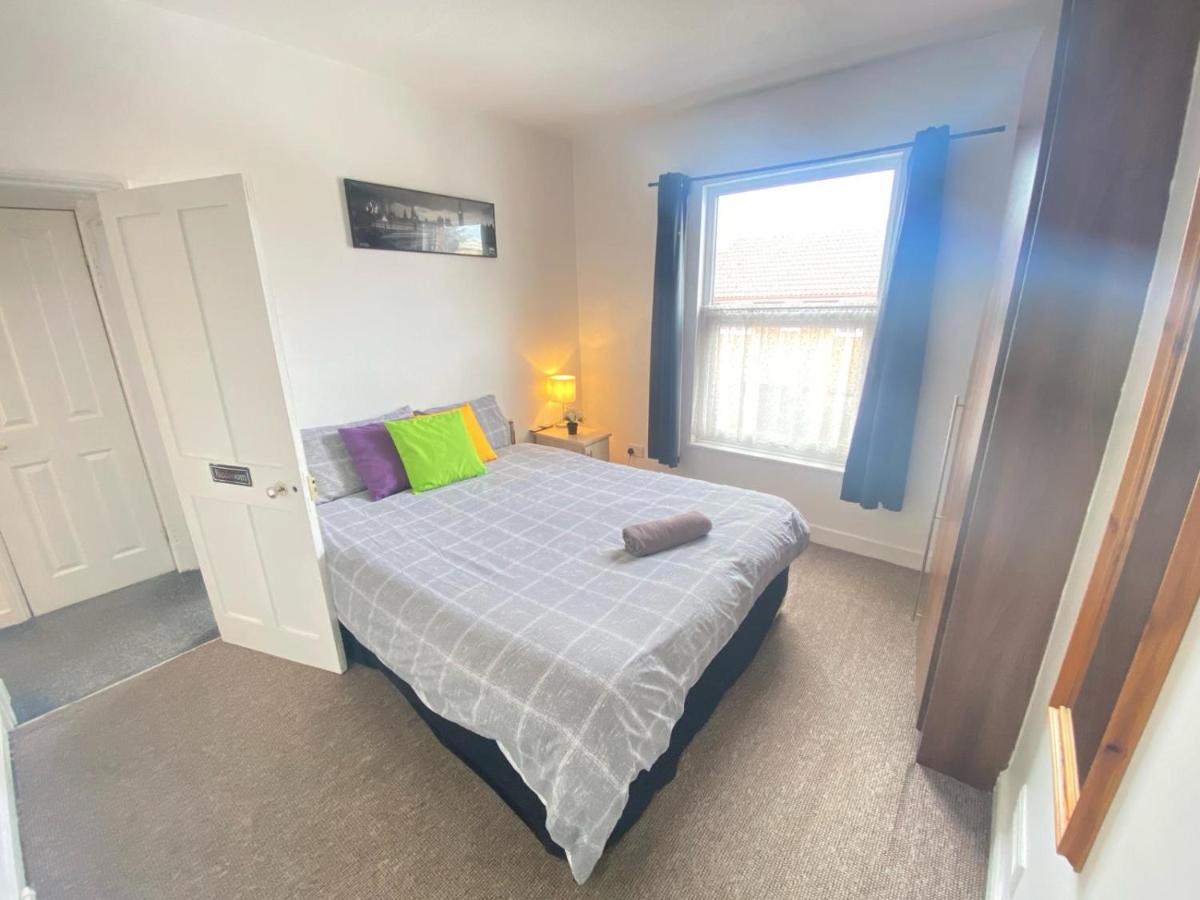4 Bedroom House For Corporate Stays in Kettering - Chambres d'hôtes Kettering