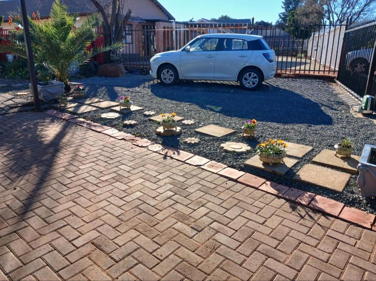 The Flower Guest House - B&B Bloemfontein