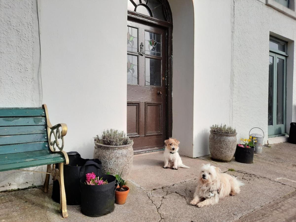Claradine House - B&B Pendine
