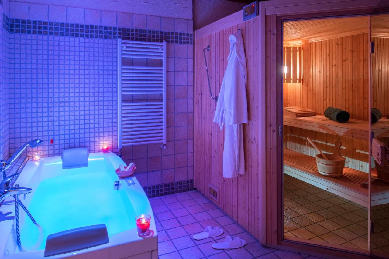Chalet (6 Adults)