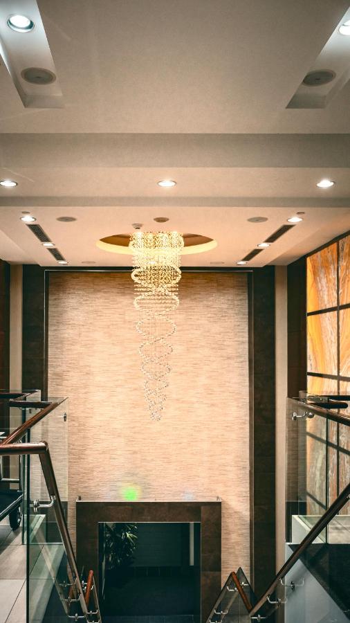 Modern 2BR 2BA, Pool & Gym, By Square One & YYZ - B&B Mississauga