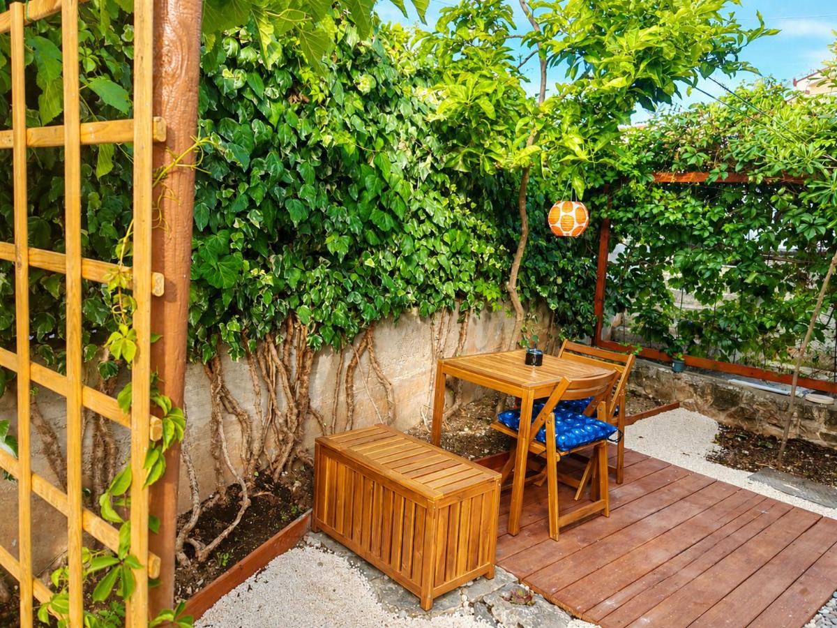 Apartment Salvia - Bed and Breakfast Trogir