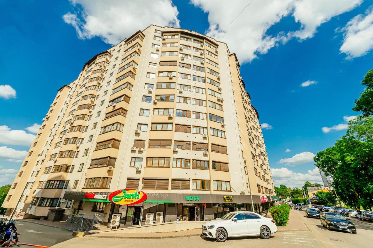 Green 2BR Stay Near the Park - B&B Chişinău