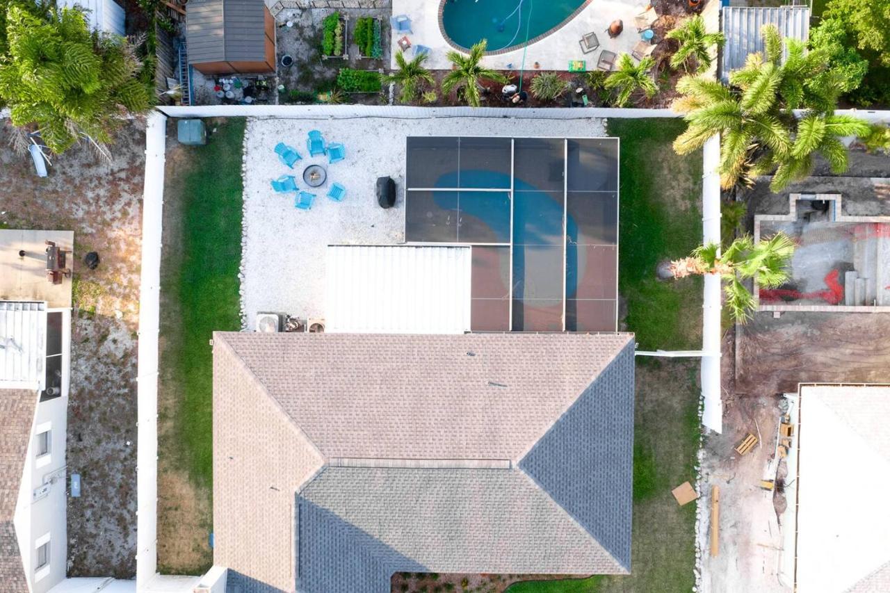 5 min drive to AMI, Hot Tub, Free Heated Pool, Near IMG, Fire Pit, Full Kitchen - Ferienwohnung Bradenton