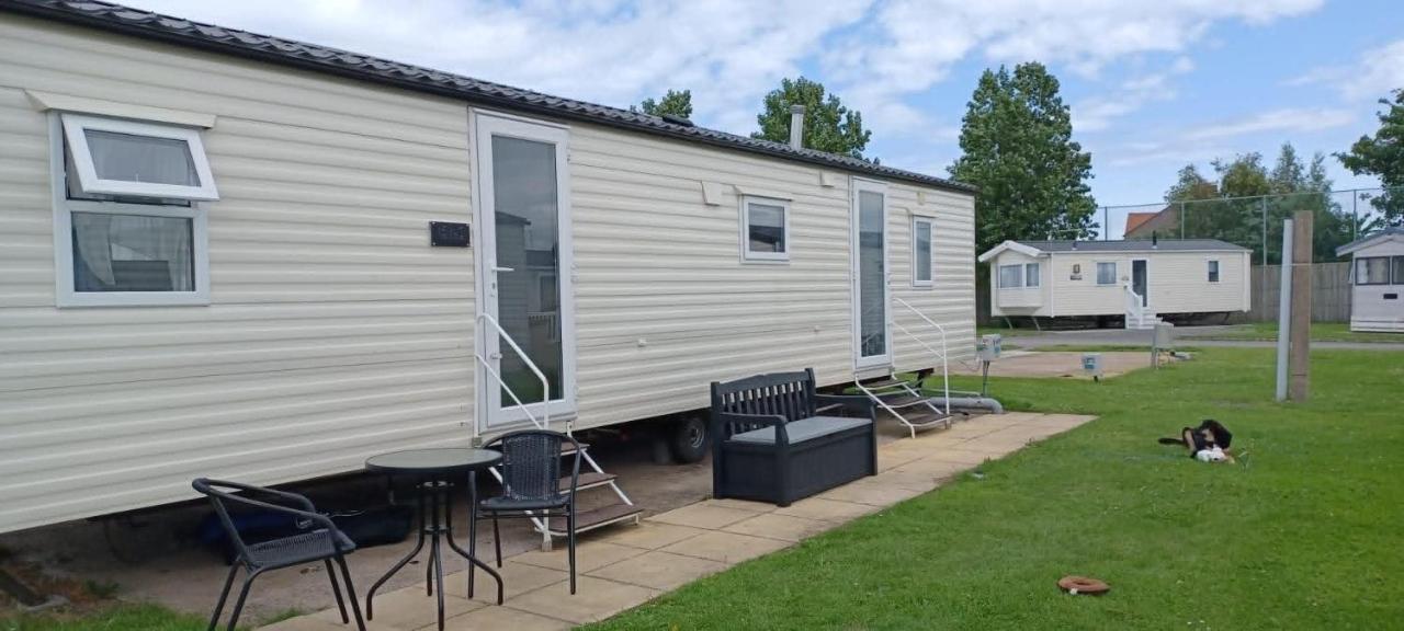 The Delta Marine Caravan Hire - B&B Rhyl