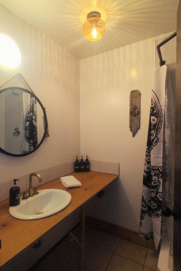 Studio Lit King-Size
