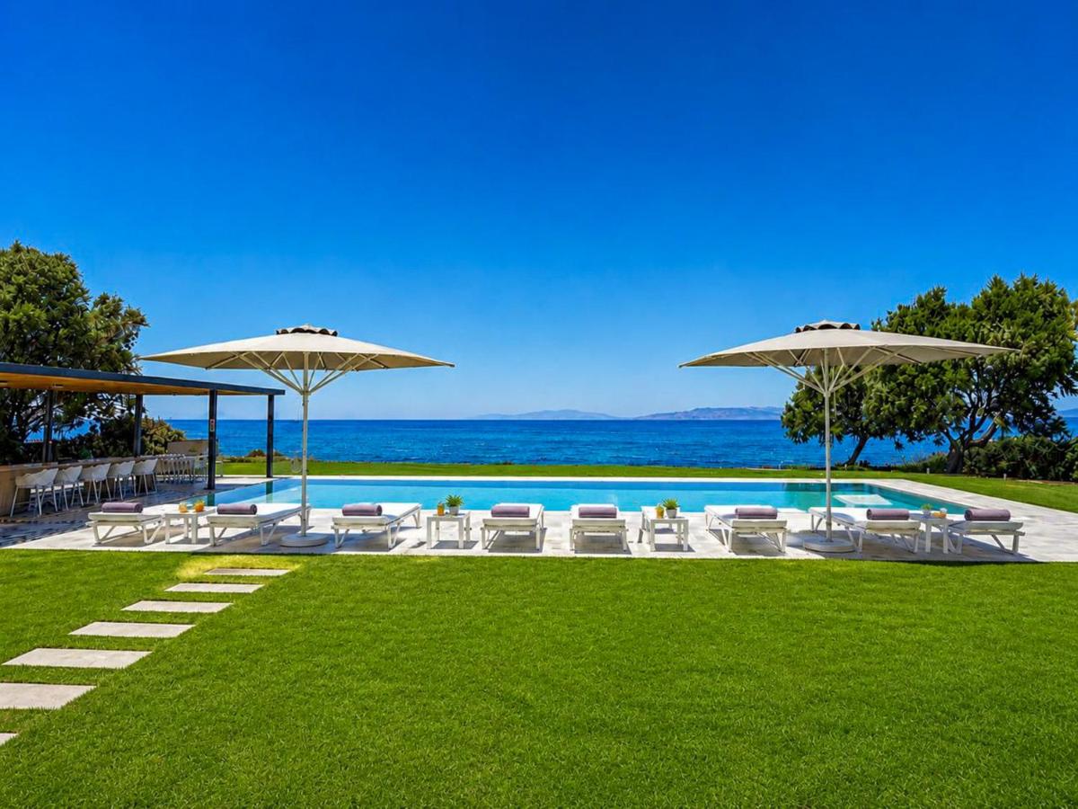 Liam Beach Front Luxury Villa with 100m2 infinity pool - B&B Fanes