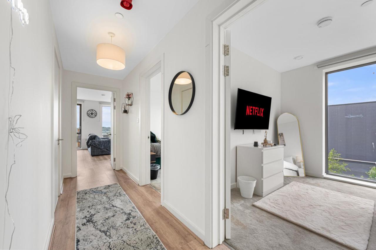 Luxury High-end Flat with Pool Table and Balcony - B&B London