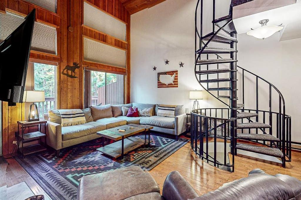 Peaceful Pine Retreat - B&B Whitefish