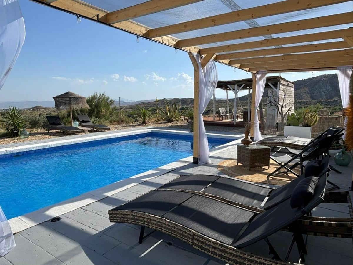 Ruime cortijo met zwembad in Andalusië ideaal voor families & groepen 3 appartementen - Chambres d'hôtes Huércal Overa