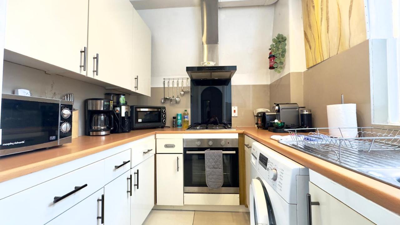 3 Bedroom Apartment in Queensway - B&B Londra