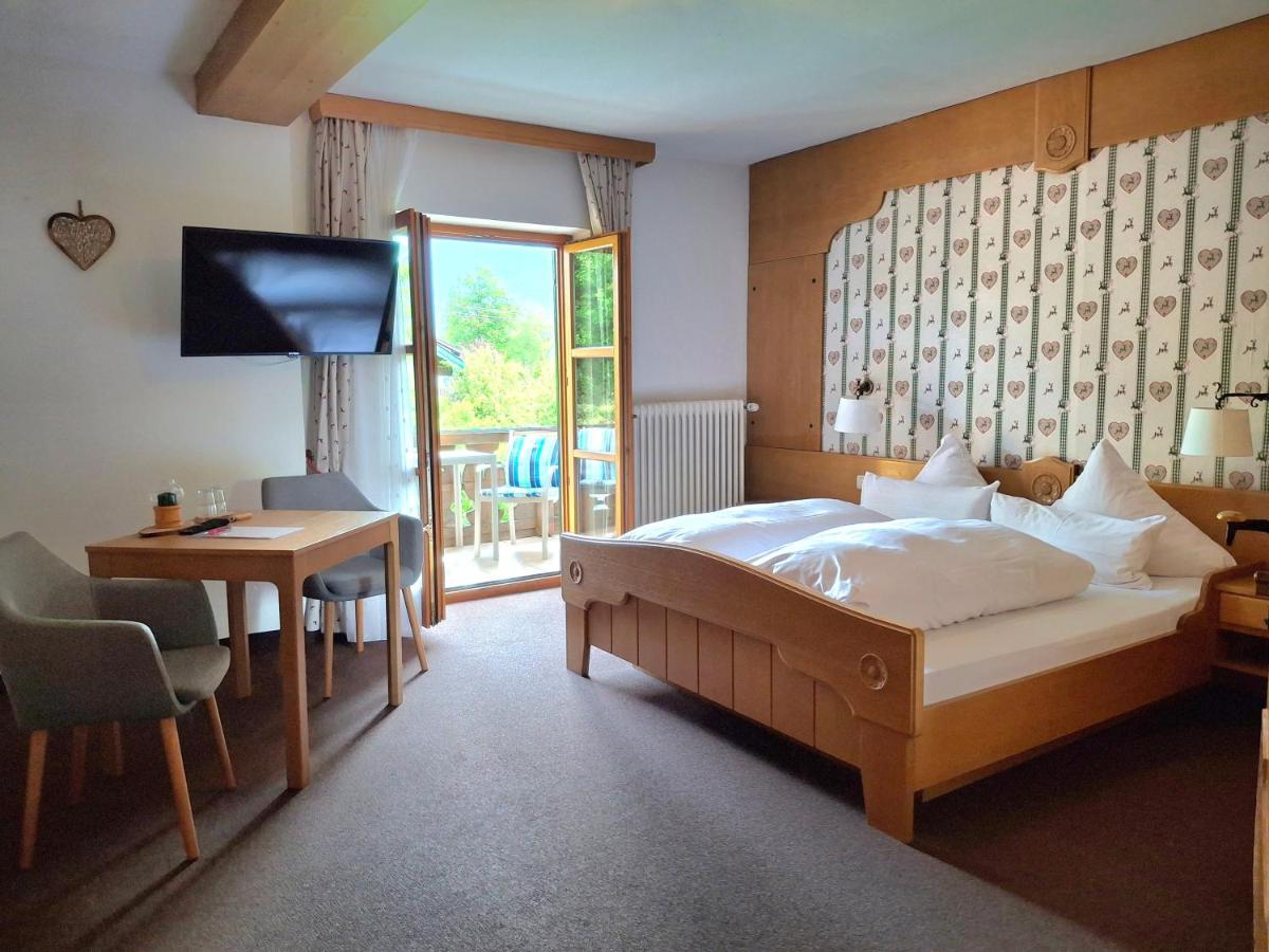 Habitación Doble con balcón y vistas al jardín