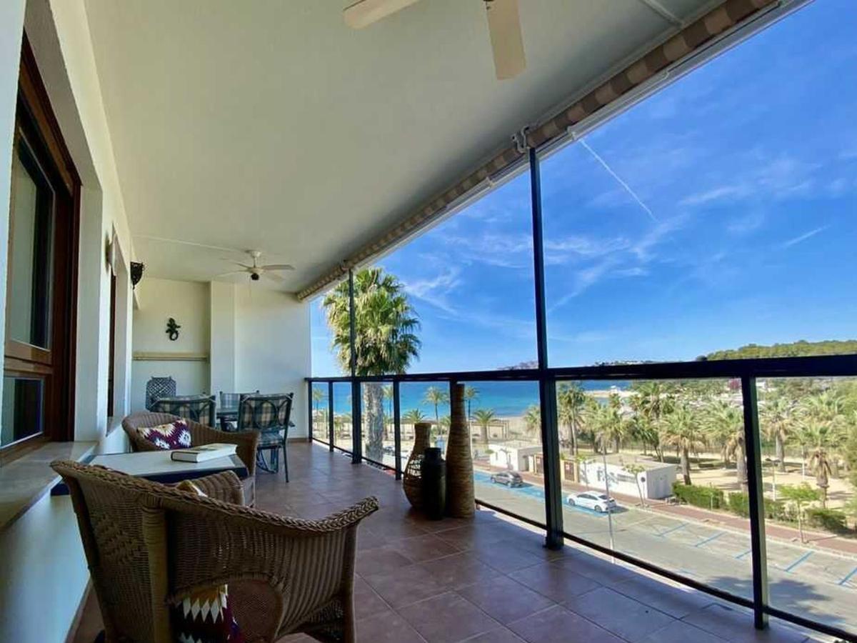 Luxurious apartment seafront Moraira by Moraira Holiday Homes - B&B Moraira