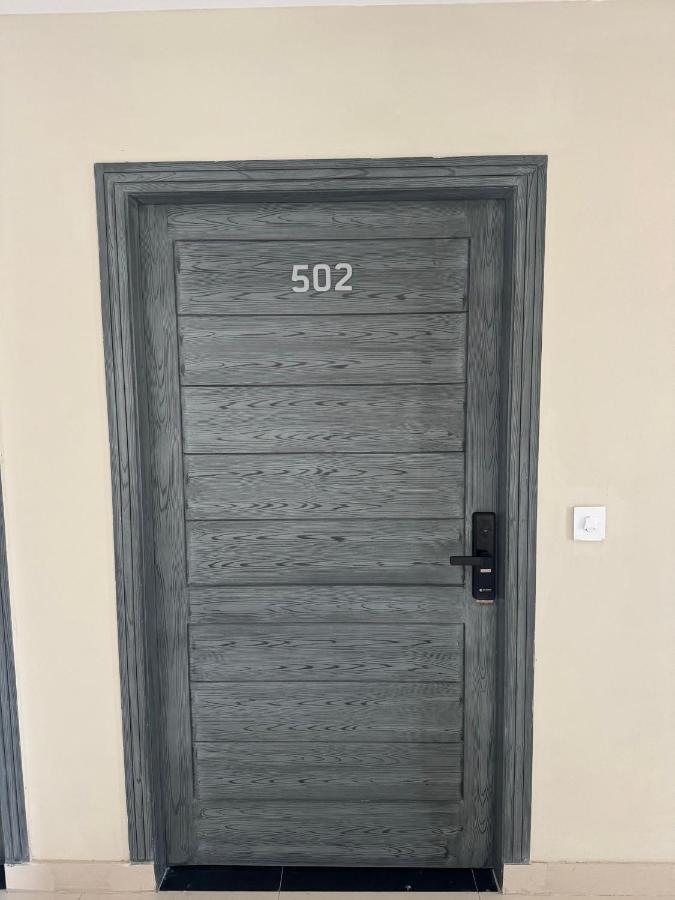 Designer 1BHK - Self check-in, Netflix, Balcony - Bahria Phase 8 - Ferienwohnung Rawalpindi