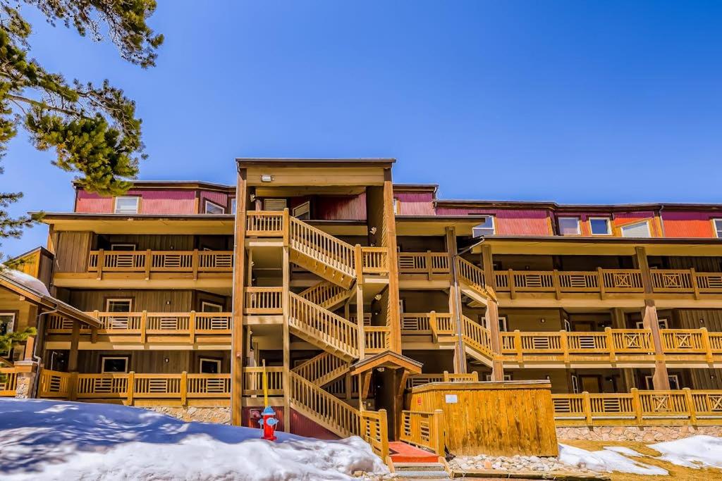 Tyra Summit A3C - B&B Breckenridge