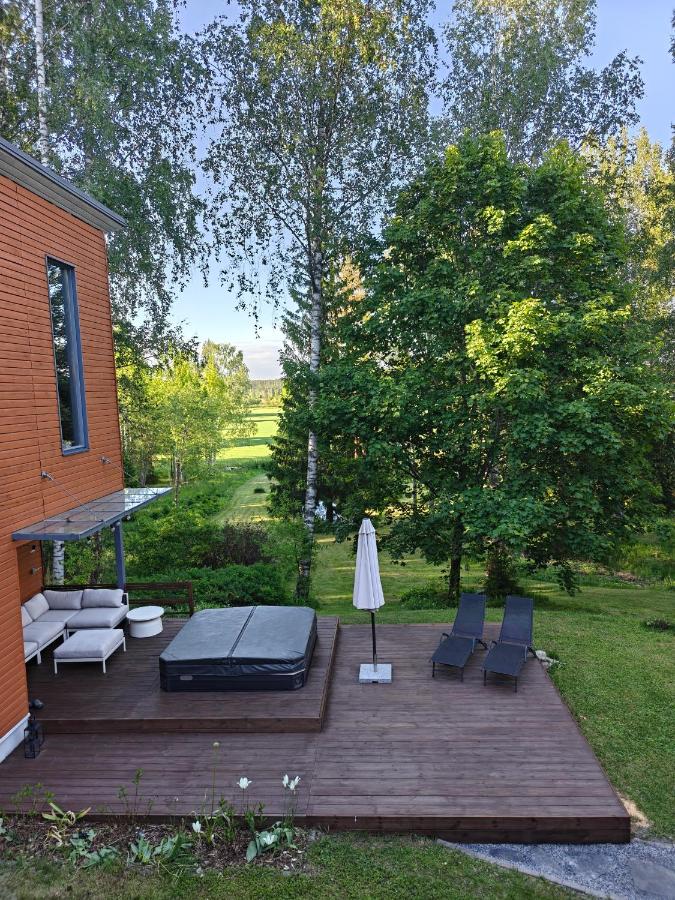 Villa Talma - Unique villa with jacuzzi, close to Talma Golf - Chambres d'hôtes Tallmo