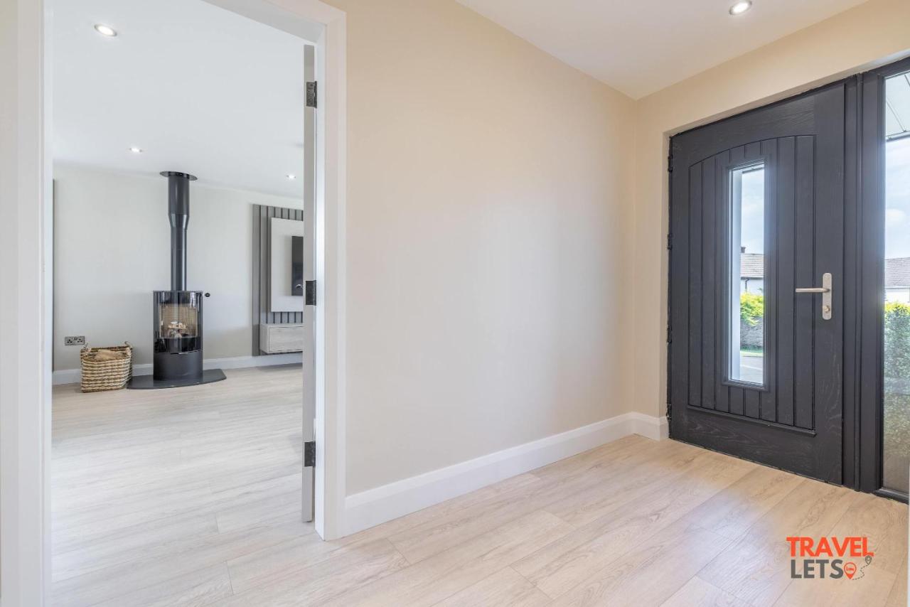 3 Bedroom Luxury House By Travel Lets Self Catering Accommodation Templepatrick Near Airport - Chambres d'hôtes Templepatrick