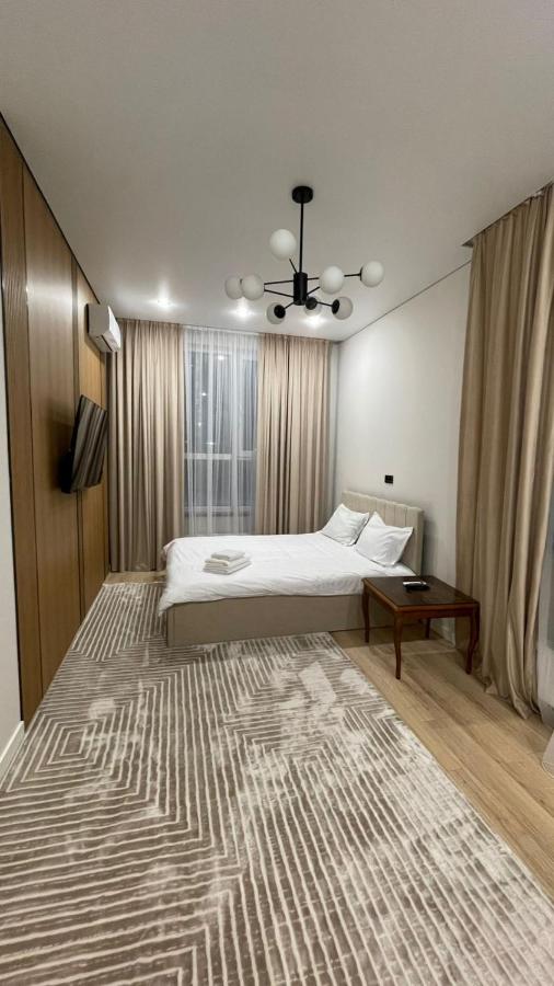 3х комнатная квартира в центре города рядом с метро - Ferienwohnung Almaty