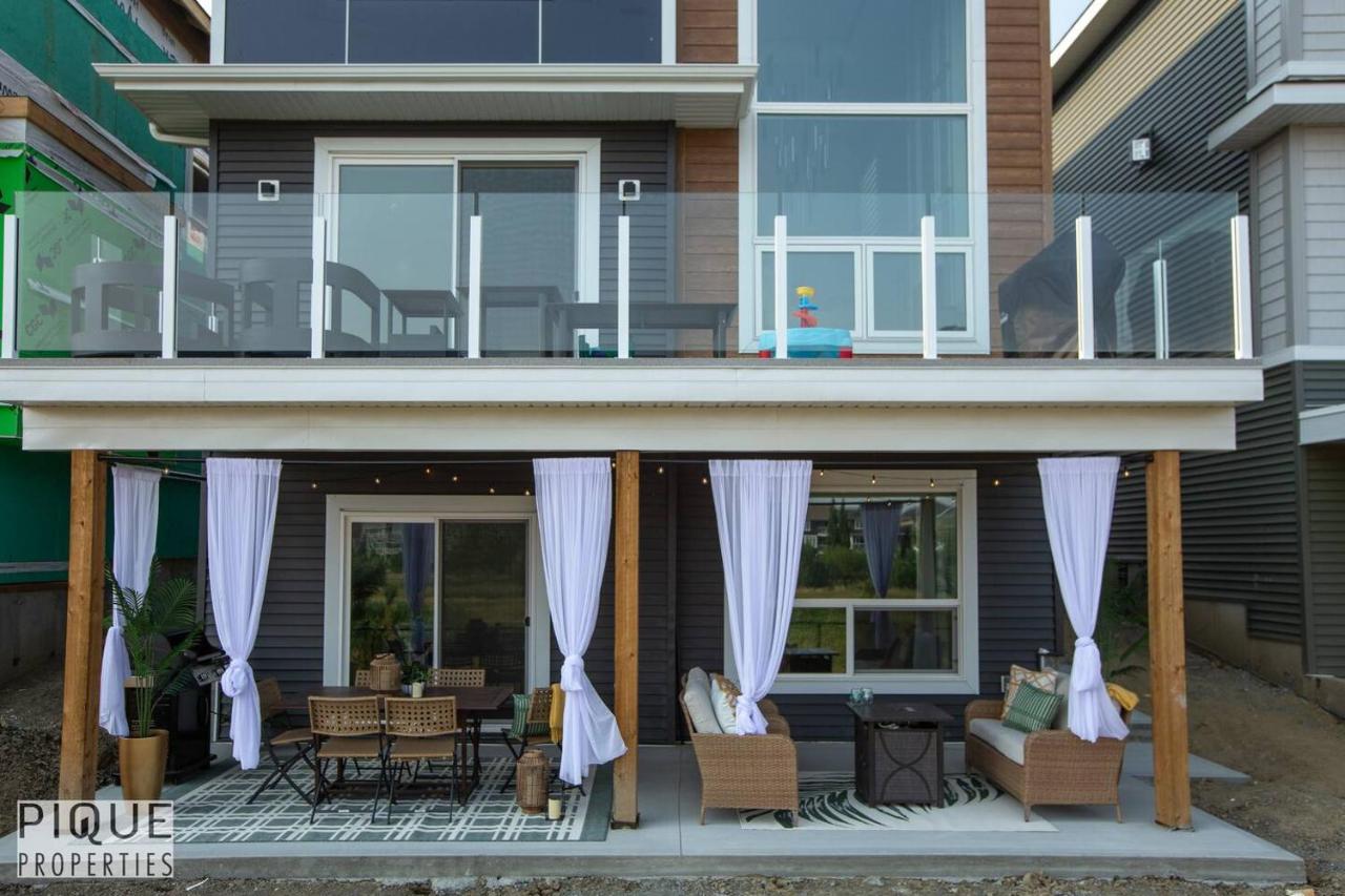 Brand New Pond Paradise - Firetable - King Bed - AC - BBQ - B&B Edmonton