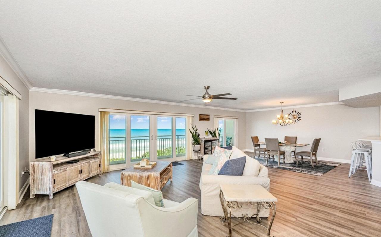 Three Bedroom Oceanfront Residence with Wraparound - Ferienwohnung Indian Harbour Beach