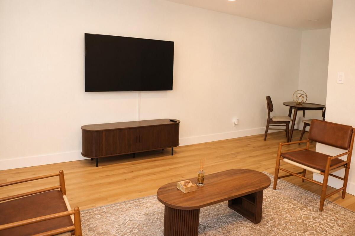 Modern 1BR Near Deep Ellum Downtown Dallas - Ferienwohnung Dallas