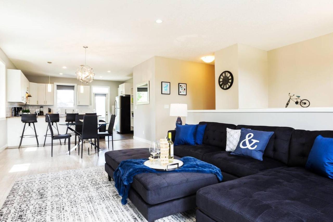Executive Home - Long Stays - Garage - WiFi & NFLX - B&B Edmonton