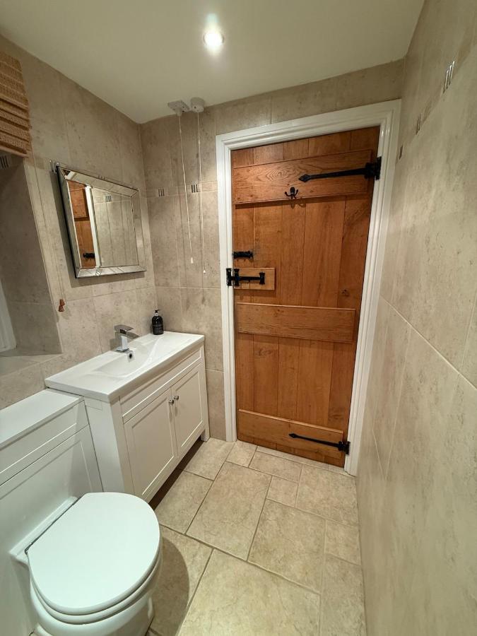 Countryside escape with hot tub & open fire - B&B Brístol