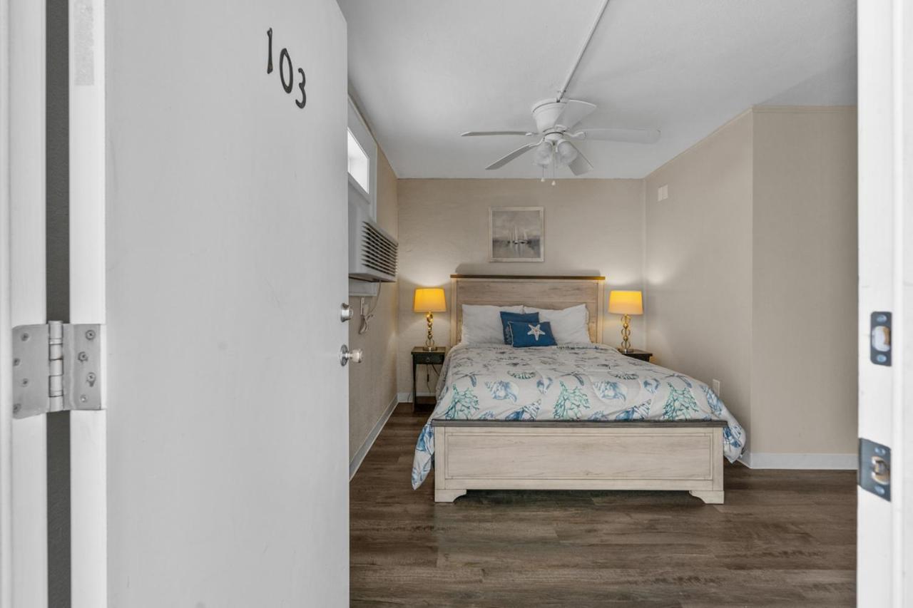 Oceanfront Ground-Floor 1BR • Accessible • Pet Friendly • Blue Mist 103 - Bed and Breakfast Myrtle Beach