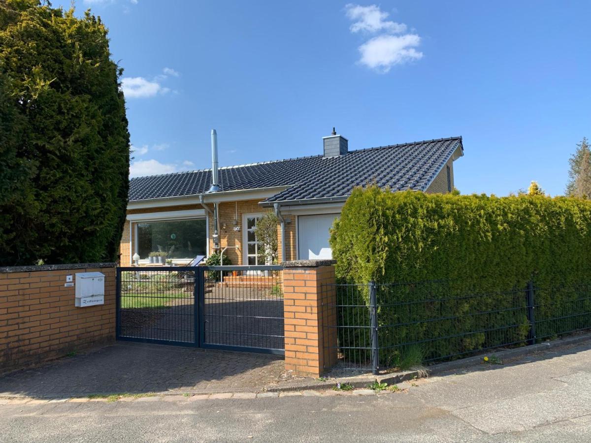 Modernes großes Haus 125qm bei Hamburg - Familien, Gruppen & Business, WiFi 100Mbit Glasfaser, Kamin, Garten 760 qm, zwei Bäder - Chambres d'hôtes Quickborn