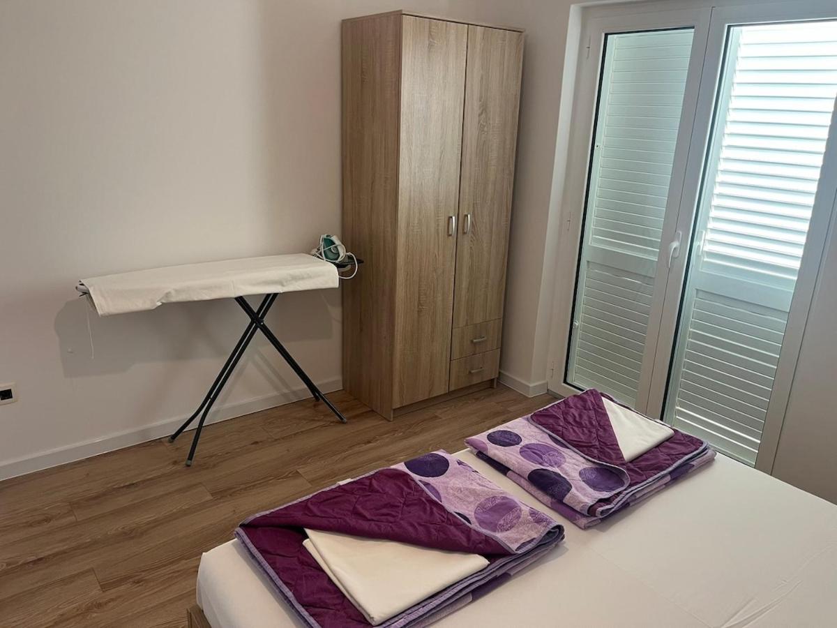 Spacious apartment for 4 people - B&B Rab