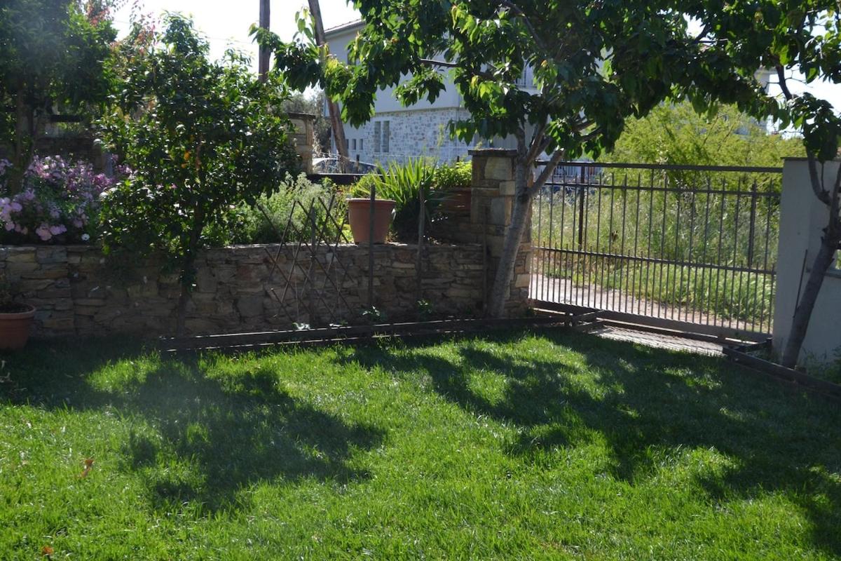 House with garden - Bed and Breakfast Agriá