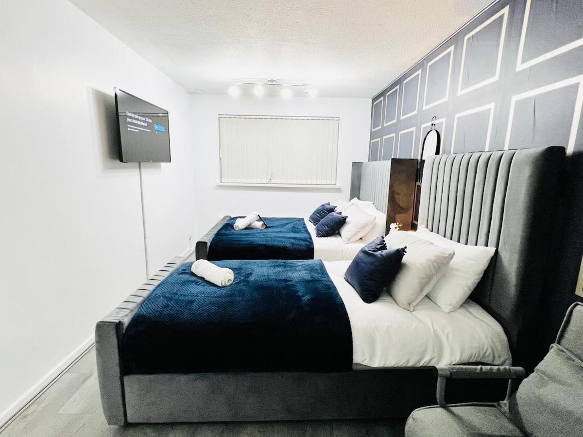 4 Bedrooms cosy home with free parkings - Chambres d'hôtes Birmingham