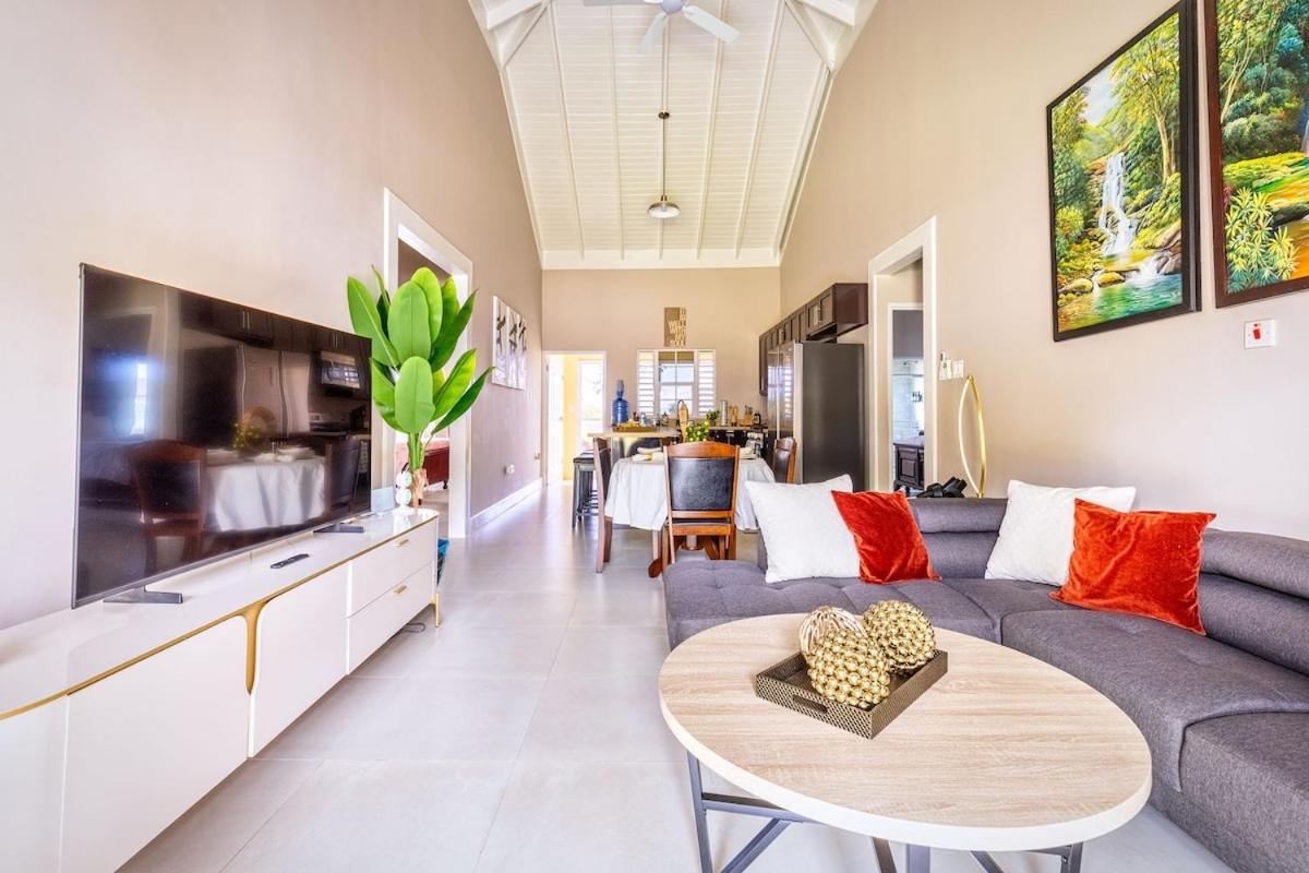 Sami's 3BR - 15 min to Ocho Rios - 10 min to the beach - 24-hour access - B&B Boscobel