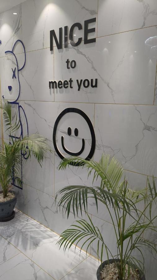 Studio in Kilimani Yaya Centre 2 min Walk to Yaya Centre 5 min to Adlife Plaza 10 min to Junction Mall 15 min to Westlands & Nairobi CBD Fast Wi-Fi Smart TV Fully Equipped Kitchenette Free Parking Security Gym Access Self Checkin - Chambres d'hôtes Nairobi