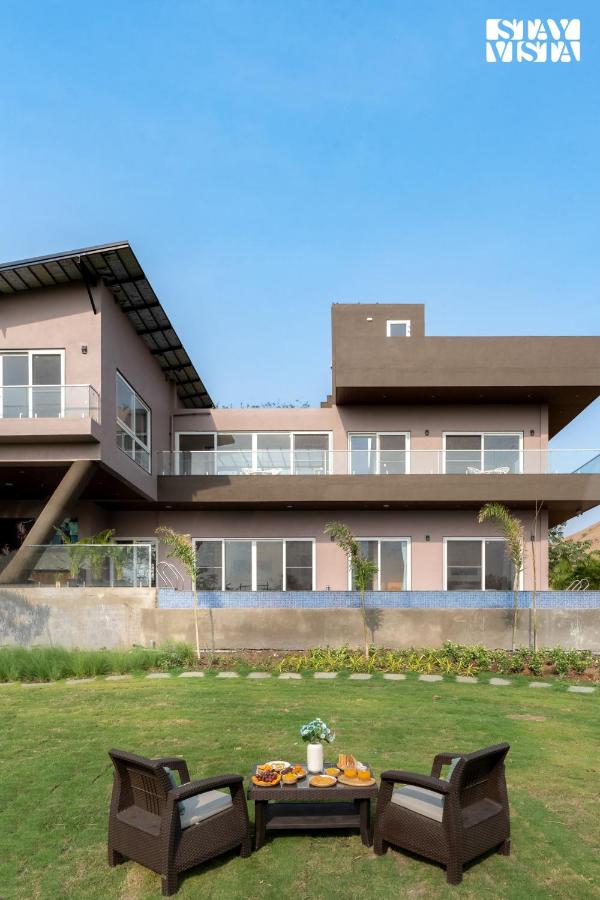 StayVista at Lavender Hills Villa with Pool & BBQ - Chambres d'hôtes Nashik
