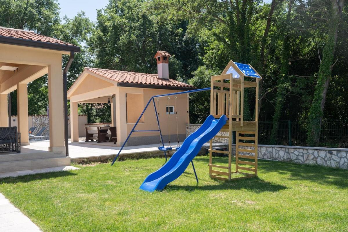 Beautiful gated villa in nature near Rabac - Bed and Breakfast Veli Golji