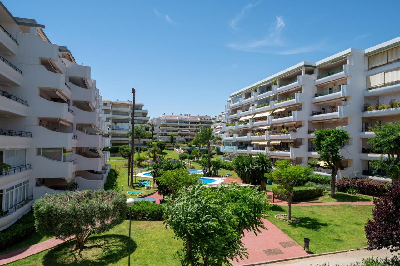 Bonitas vistas al golf y piscina en Guadalmina Marbella - Chambres d'hôtes Marbella