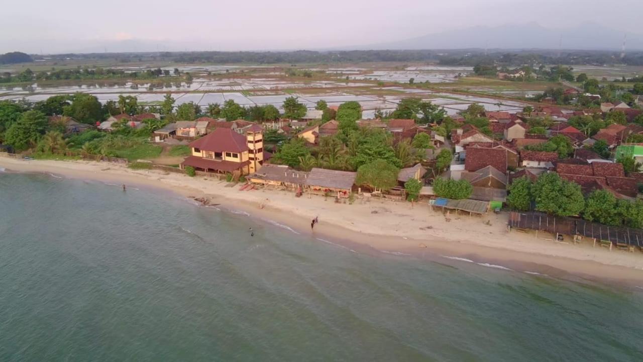 Omah Laut Bondo Jepara - by the beach, direct view of the sea, great base for water sports - Chambres d'hôtes Margokerto