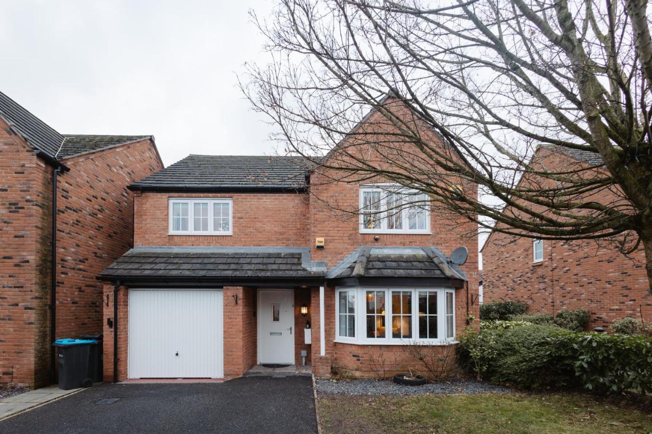 Spacious Chester House with Games Room - B&B Chester
