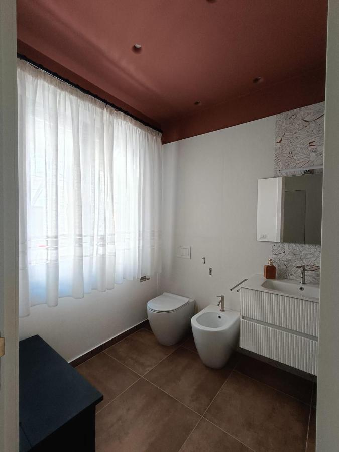 Camera Matrimoniale con Bagno in Comune 