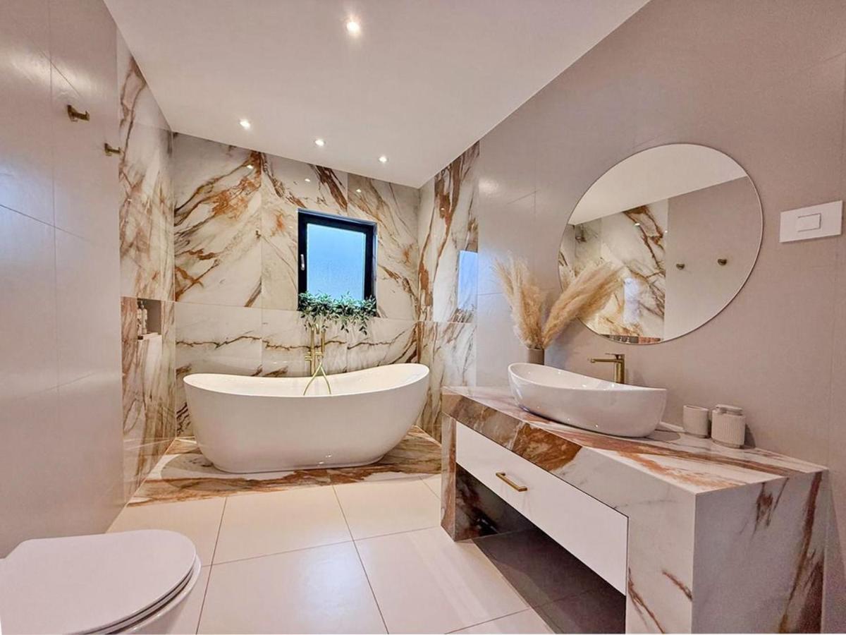 Villa Palma - Luxury Pool Villa with Sauna and Gym - Ferienwohnung Pula
