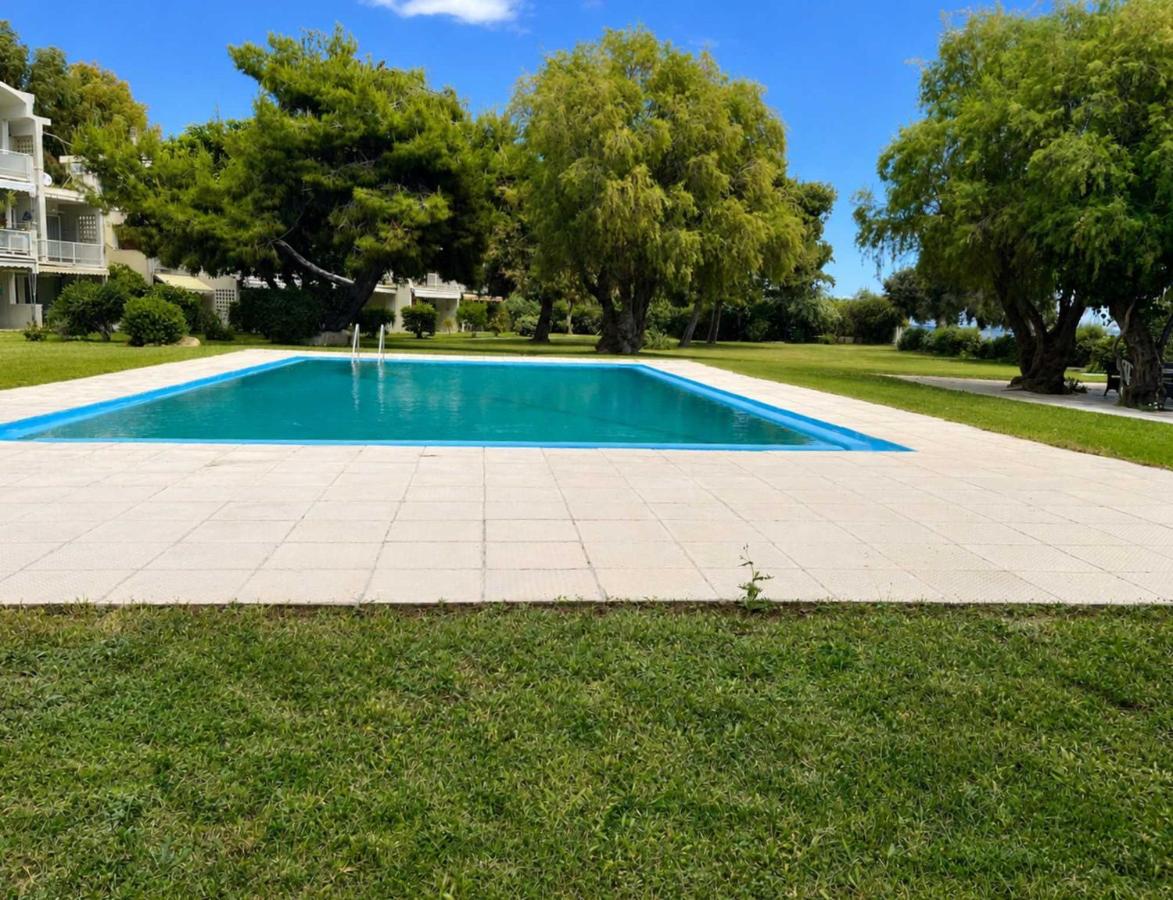 Seaside Almyra Stay with pool Agioi Theodoroi - B&B Agioi Theodoroi