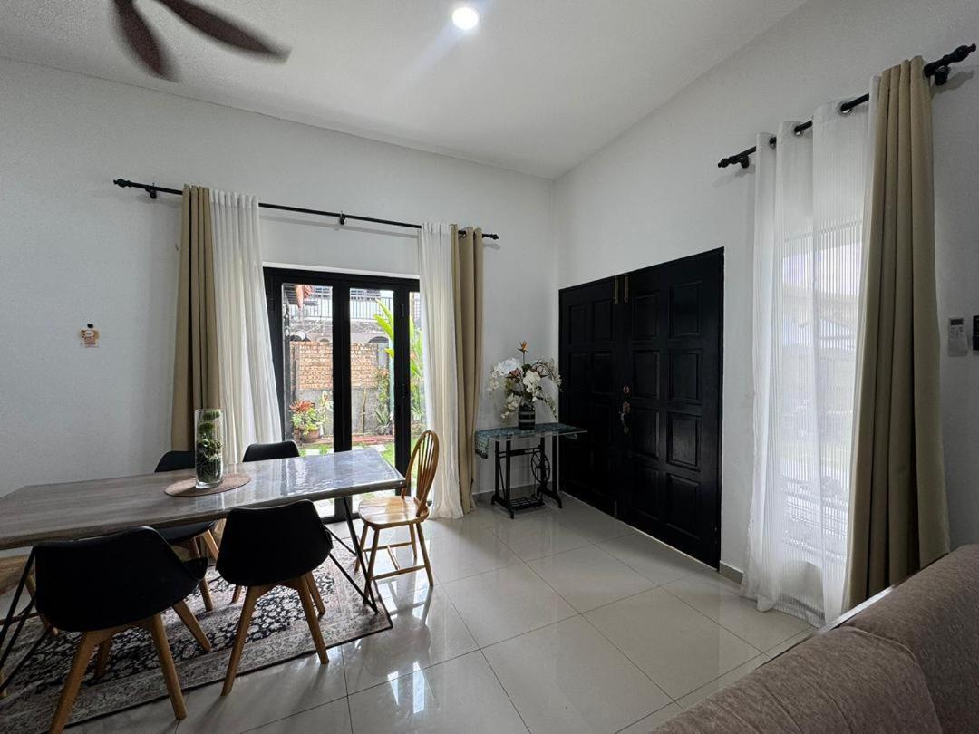 LAMAN PUTIH FRIM Malay - B&B Kampong Jawa Tengah