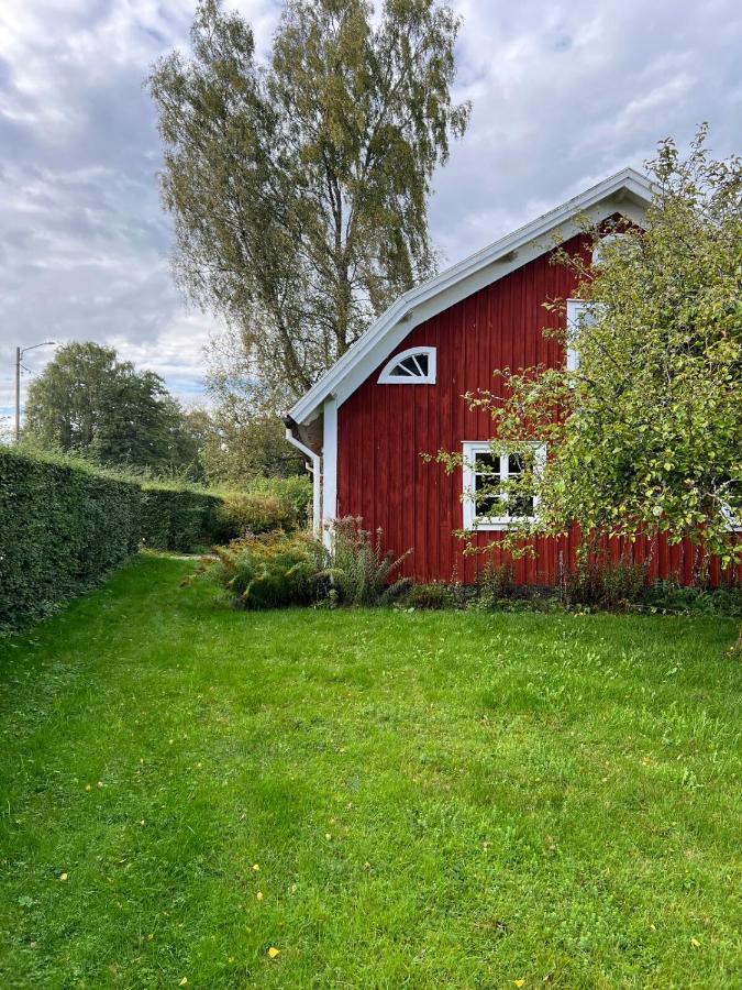 Malingstorp - Cottage with lake and sauna - Bed and Breakfast Tegnaby