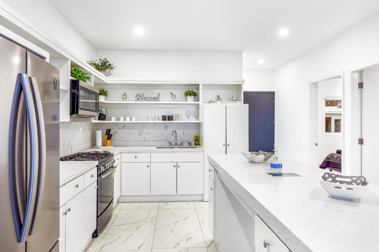 Modern Beauty with Partial Ocean View, Open Concept & Pool - Dog-Friendly - Chambres d'hôtes Rosarito