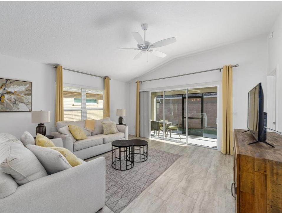 Walk to Brownwood, Spacious 3BR, Golfcart, BBQ - B&B The Villages