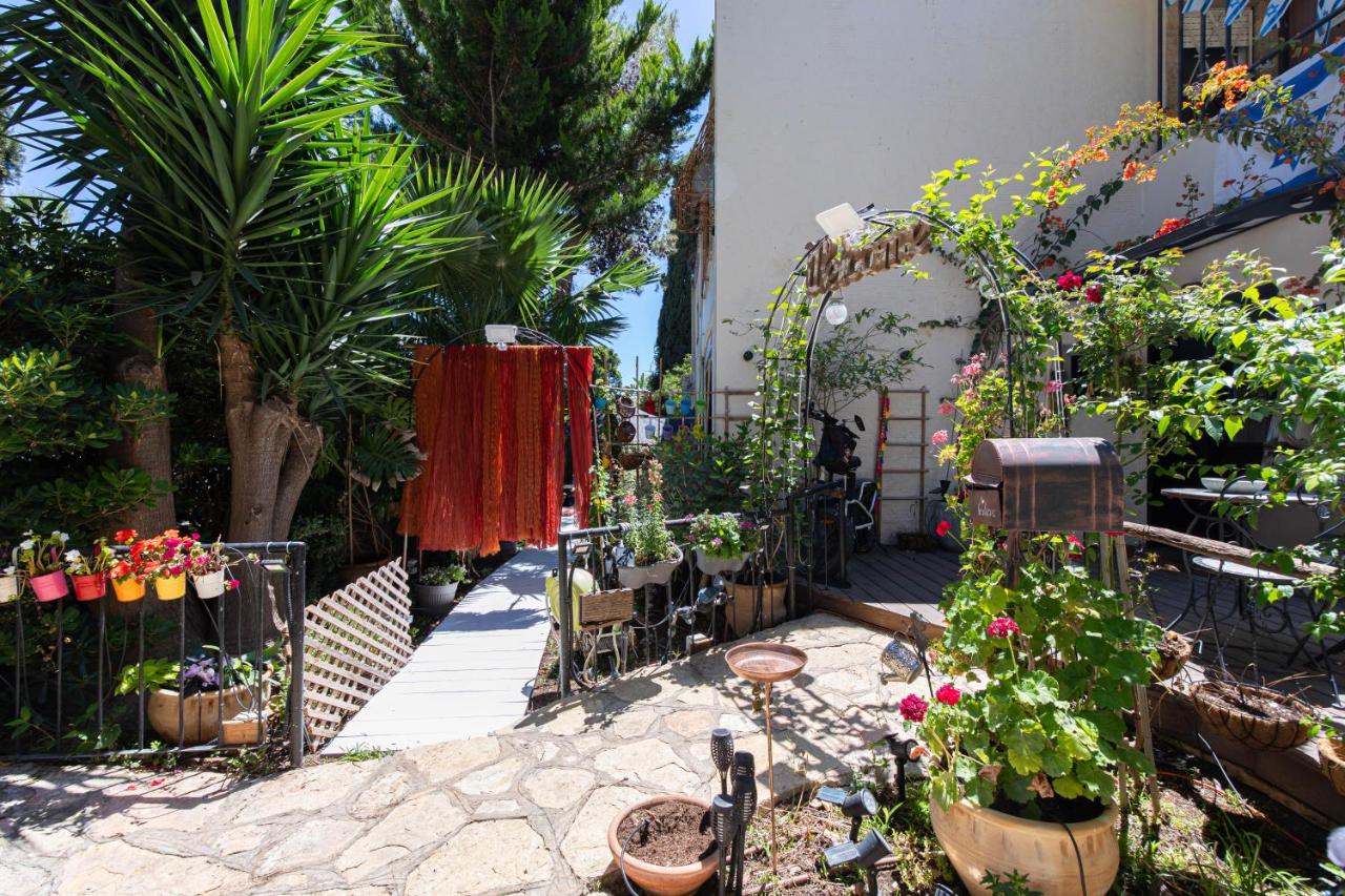 HaNadiv Garden Suite- Stylish Boutique Loft - B&B Haifa